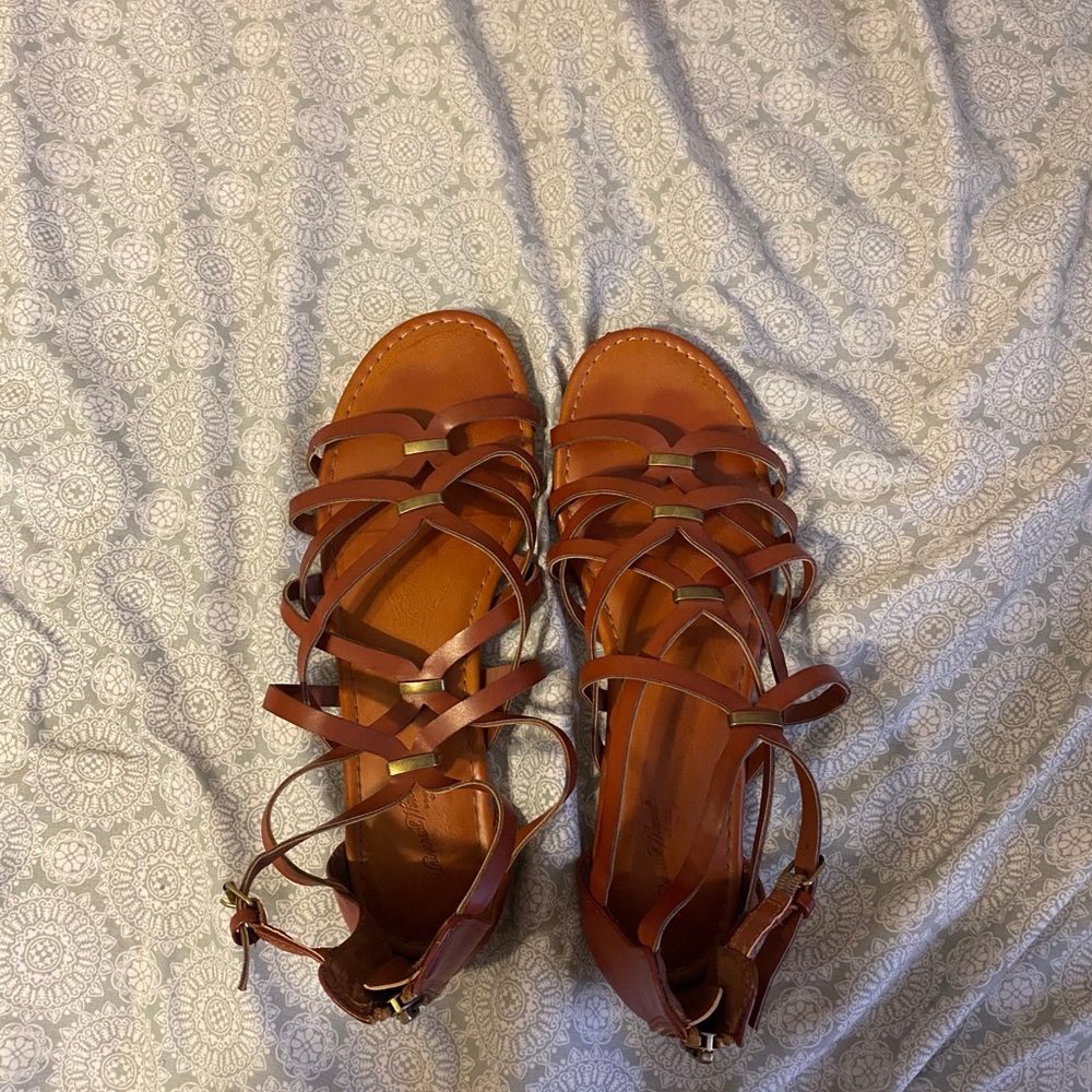 Sandles - Picture 2 of 3